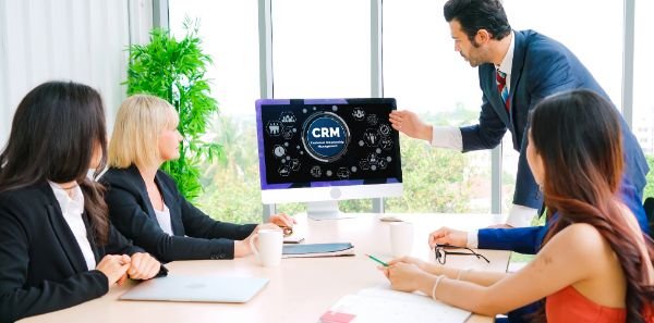 Salesforce Course Insights: Objectives, Certifications, and Career Pathways
